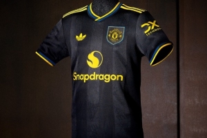 重塑90年代的荣耀曼联新赛季第二客场球衣正式发布