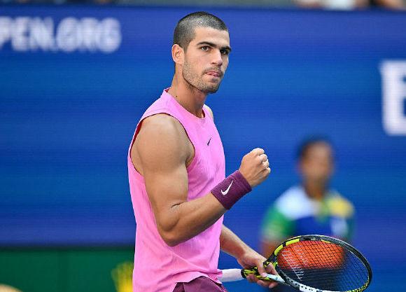 开云体育app-拉杜卡努批评蒂亚福苛责阿卡光头,英国姑娘宣称这是自信发型