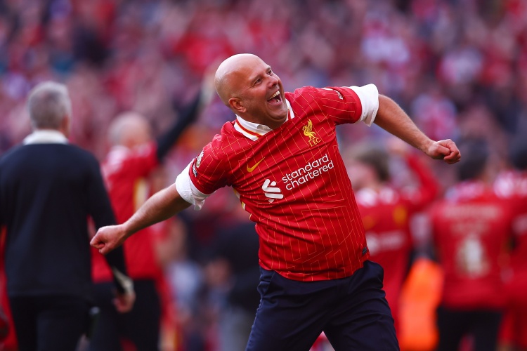 开云登录入口地址-利物浦夏窗转会策略解析：1.94亿英镑售出收益背后的运营智慧