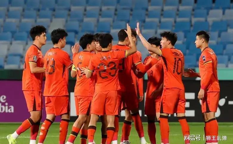 开云体育官网登录-裁判针对+进攻哑火！李昊一己之力扛国足，守强攻弱淘汰赛悬了