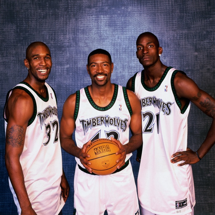 小卡结果将如何?森林狼2000年阴阳合同成为NBA管理层的永恒噩梦