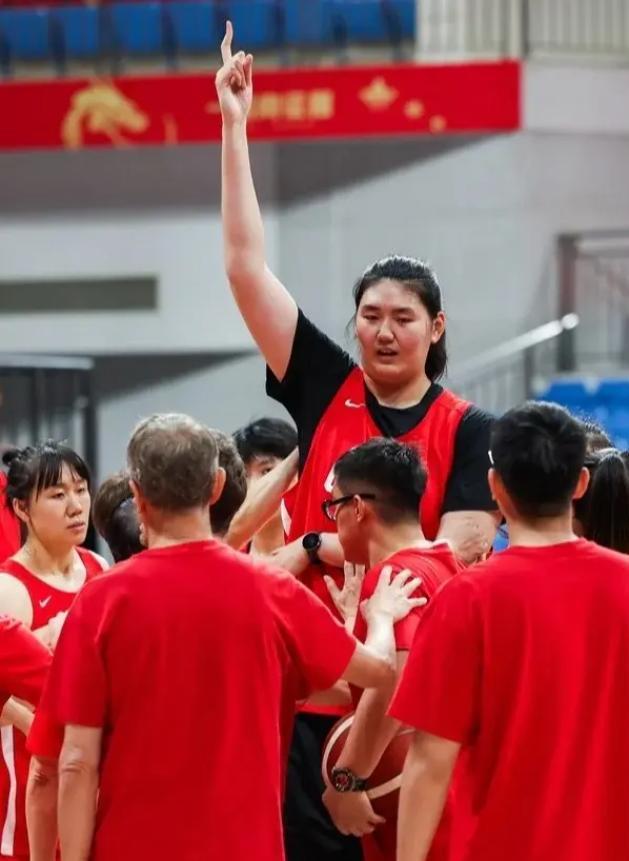 开云体育手机登录-长得高有啥用?全场只得4分,苏群吐槽:跟现代篮球节奏比较脱节