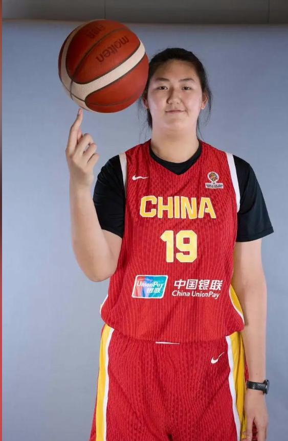 开云体育手机登录-长得高有啥用?全场只得4分,苏群吐槽:跟现代篮球节奏比较脱节