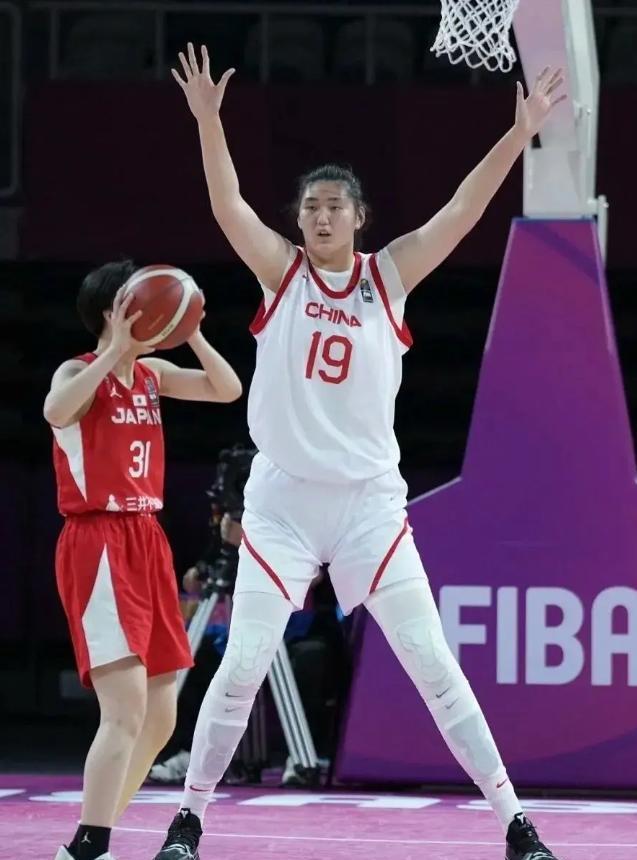 开云体育手机登录-长得高有啥用?全场只得4分,苏群吐槽:跟现代篮球节奏比较脱节