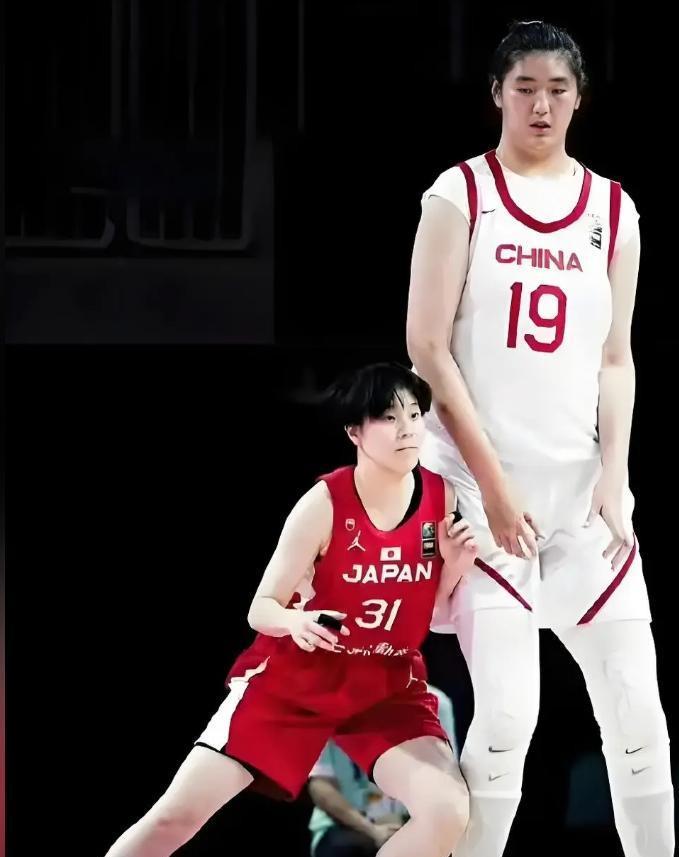 开云体育手机登录-长得高有啥用?全场只得4分,苏群吐槽:跟现代篮球节奏比较脱节